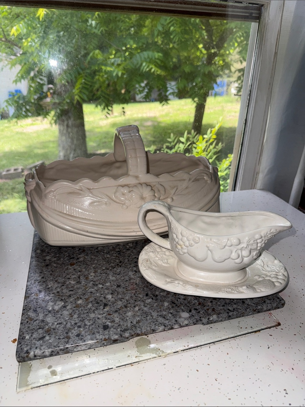 Ivory Embossed Ceramic Basket & Gravy Boat Set
